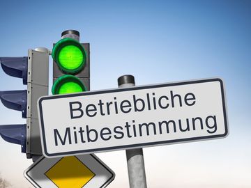 grüne Ampel Schild: Betriebliche Mitbestimmung